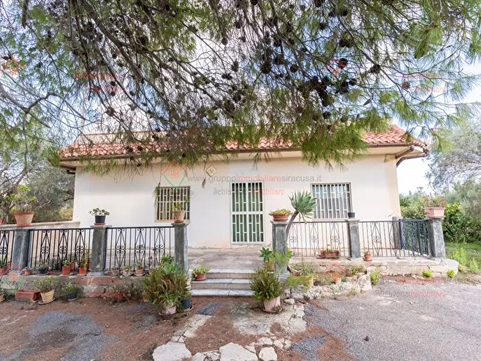 Casa trilocale in vendita in Siracusa
