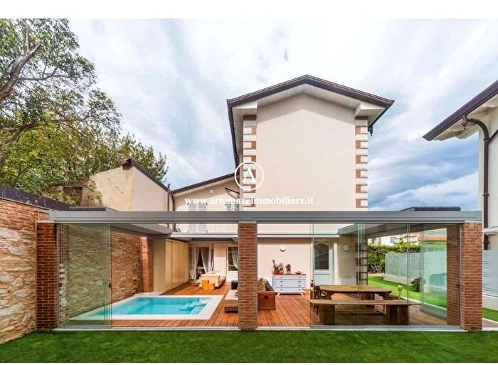 Casa con 6 locali in affitto in via Palestro, Centro, Forte dei Marmi