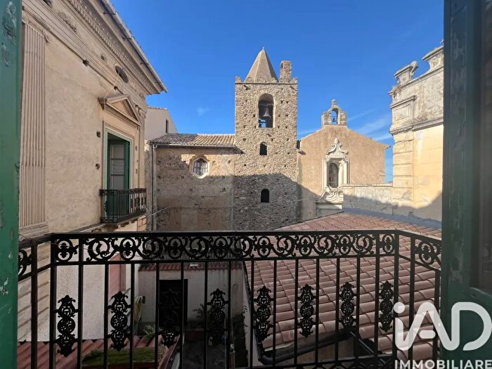 Appartamento con 11 locali in vendita in Via Indipendenza, Longobardi