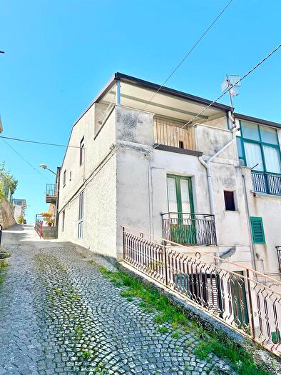 Casa con 7 locali in vendita in Chiusa Sclafani