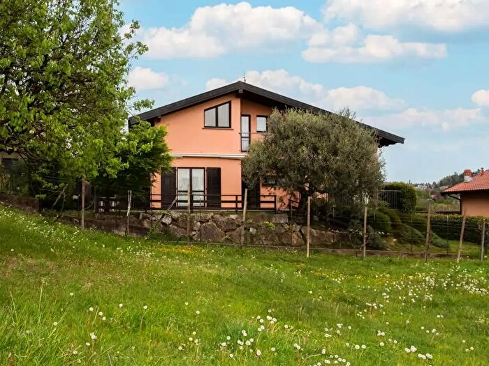 Casa con 6 locali in vendita in Valle Luna, Varese