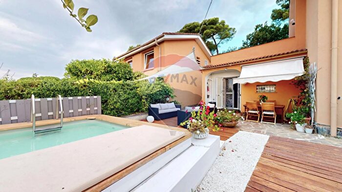 Appartamento trilocale in vendita in Via Genova, Varazze