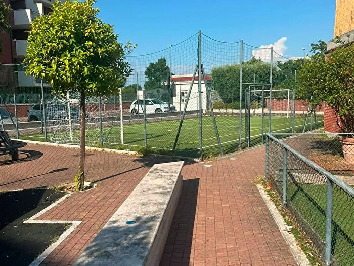 Appartamento quadrilocale in vendita in Via Perlo, Roma