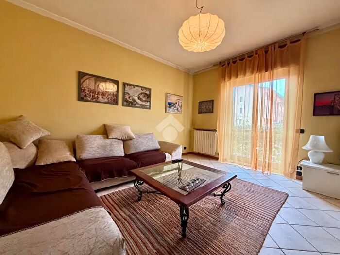 Appartamento trilocale in vendita in Via Rotone, Nembro