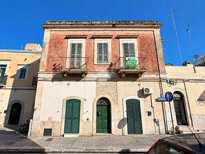 Casa quadrilocale in vendita in Via Conte Mossa, Bari
