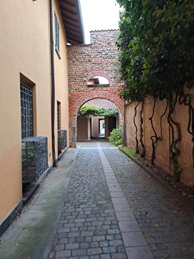 Appartamento trilocale in vendita in Via Vittorio Emanuele, Usmate Velate