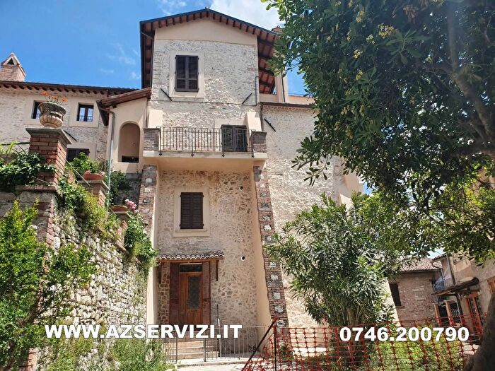 Appartamento trilocale in vendita in Piazza Vittorio Emanuele II Contigliano Rieti, Contigliano