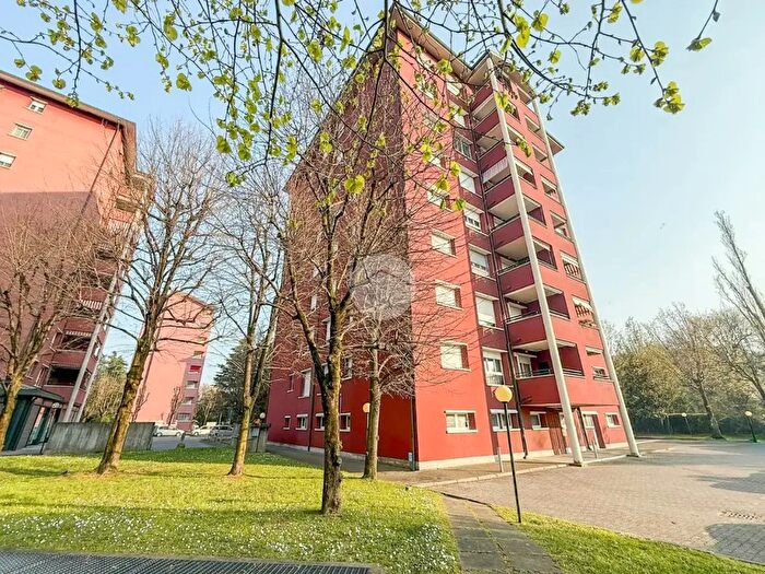 Appartamento trilocale in vendita in Via Stelvio, Cusano Milanino