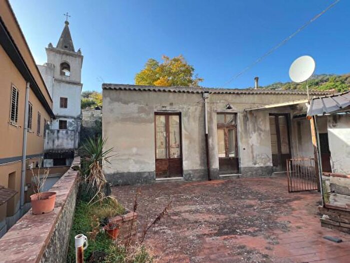 Casa con 5 locali in vendita in Via Monsignore F Maria di Francia, Graniti