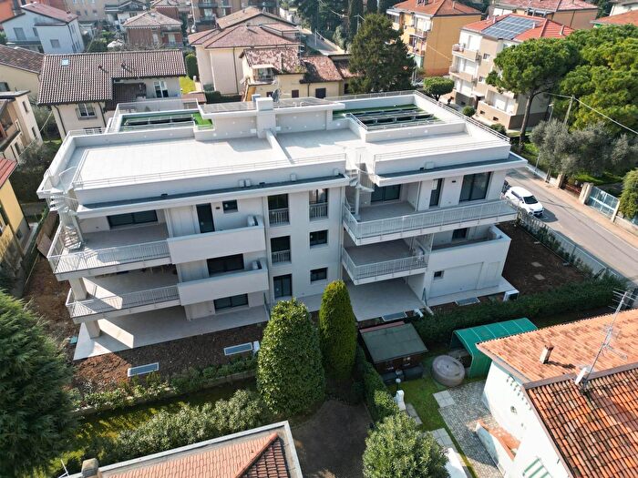 Appartamento trilocale in vendita in Desenzano Del Garda