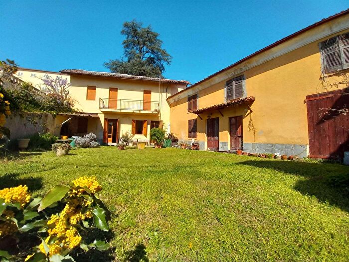 Appartamento con 7 locali in vendita in Via Marconi Viale At Italy, Viale DAsti