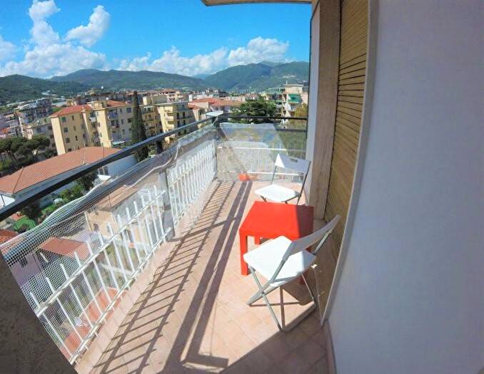 Appartamento trilocale in affitto in Via Cristoforo Colombo, Centro, Taggia