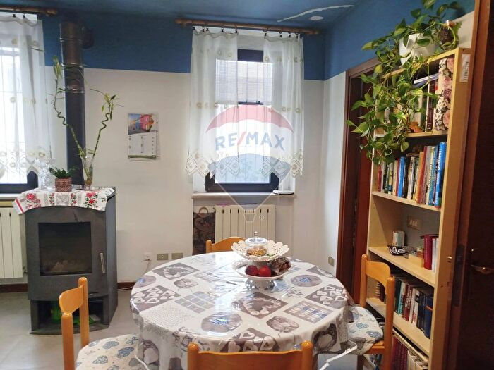 Appartamento trilocale in vendita in Via delle Industrie, Dresano