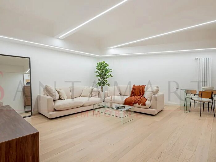 Appartamento trilocale in vendita in Via Vittoria Colonna, Milano