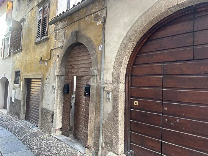 Casa con 6 locali in vendita in Via Torre, Ala