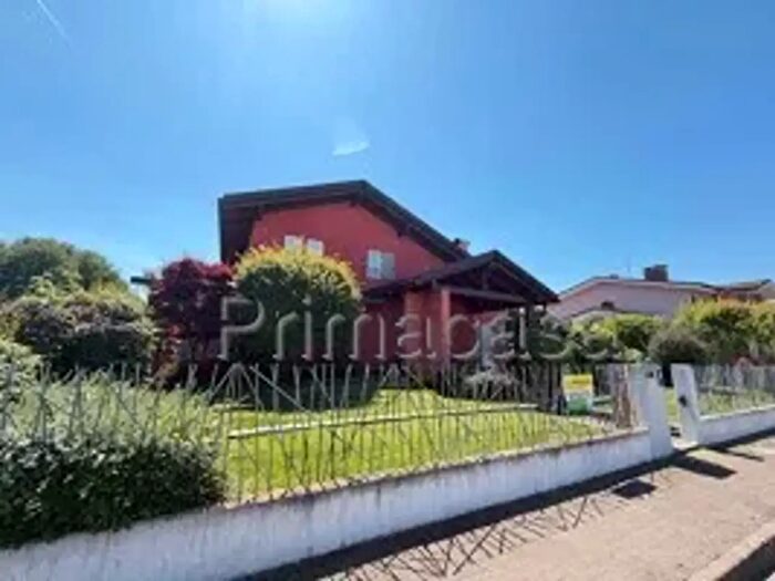 Casa con 8 locali in vendita in Via Falcone, Cerea