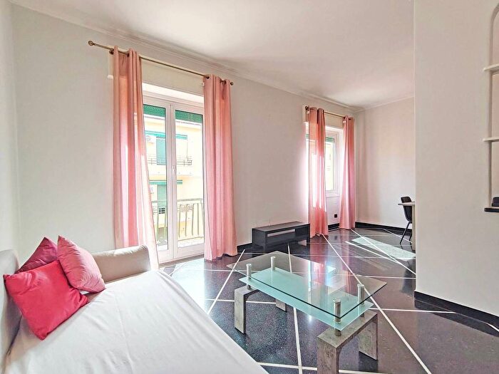 Appartamento con 6 locali in affitto in Via Giovanni Battista Magnaghi, Foce, Genova