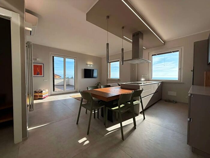 Appartamento con 7 locali in vendita in Via dei Milanesi a, Varazze