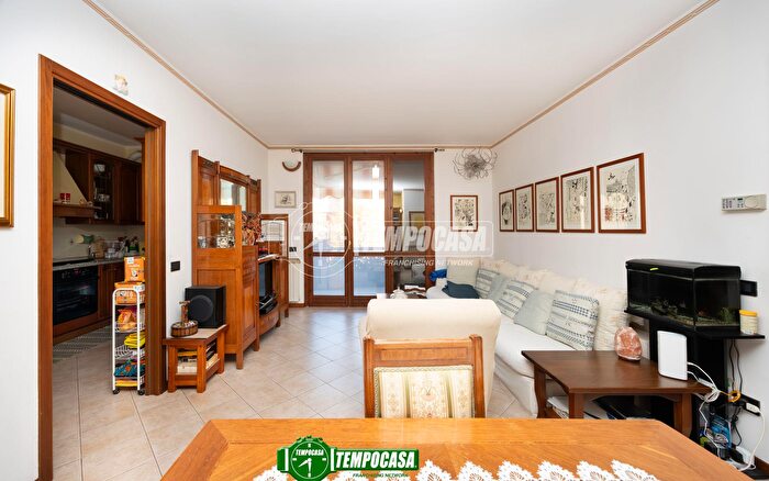 Appartamento trilocale in vendita in Via Marzo, Cavenago Di Brianza