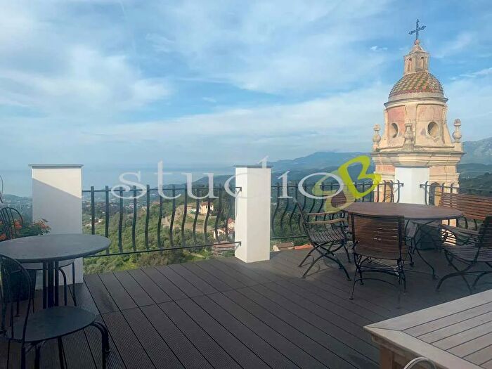 Casa con 6 locali in vendita in Via Verdi Snc, Seborga