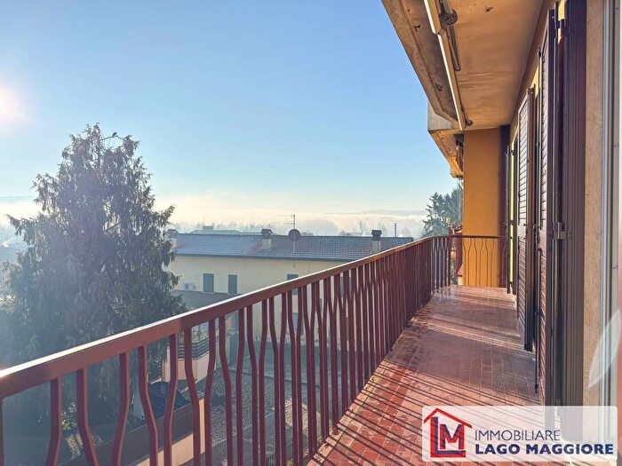 Appartamento trilocale in affitto in Via Cavalieri di Vittorio Veneto, Centro, Angera