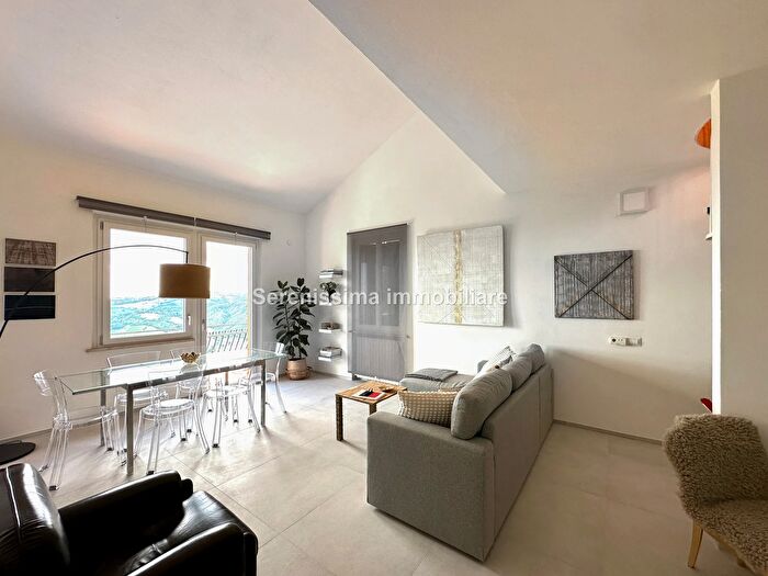 Casa con 5 locali in vendita in Vallefoglia