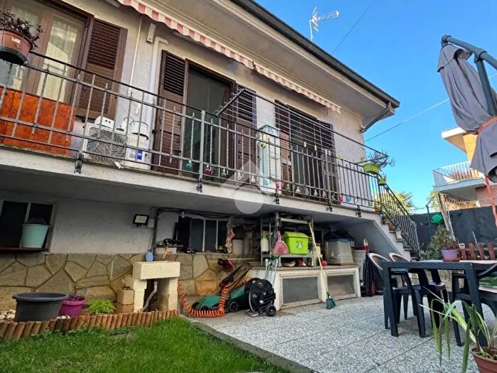 Casa con 6 locali in vendita in Via Macario, Rivoli