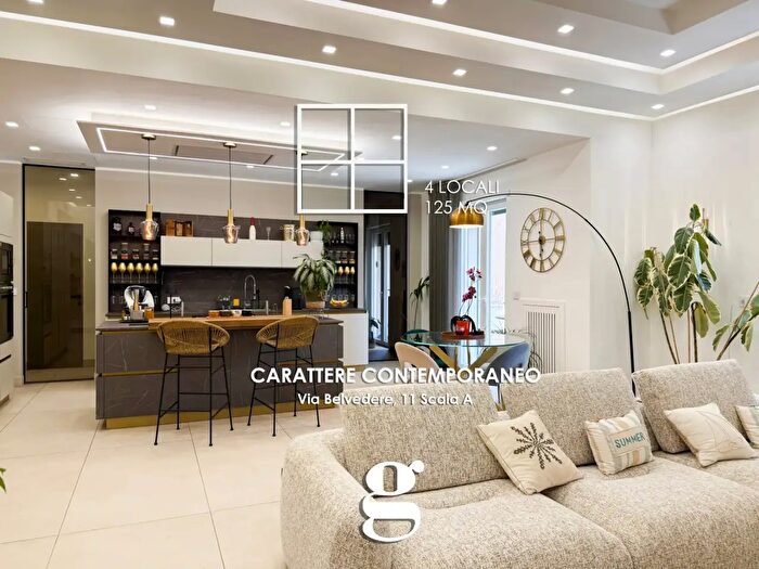 Appartamento con 5 locali in vendita in Via Belvedere, Napoli