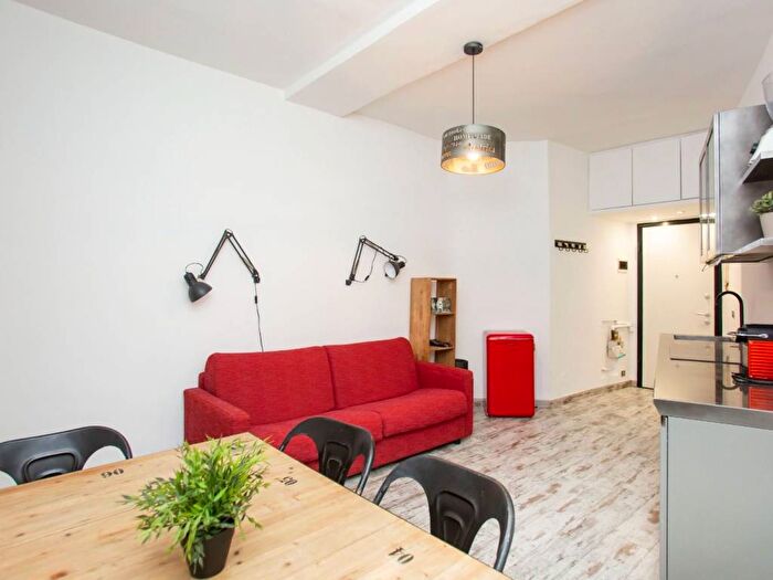 Appartamento bilocale in affitto in Via Guglielmo Pepe, Isola, Milano