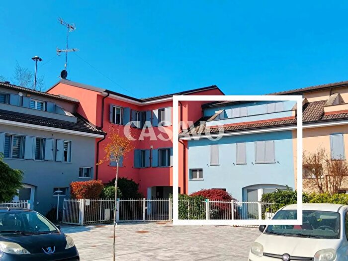 Casa quadrilocale in vendita in Via delle Gardenie, Castelletto Sopra Ticino
