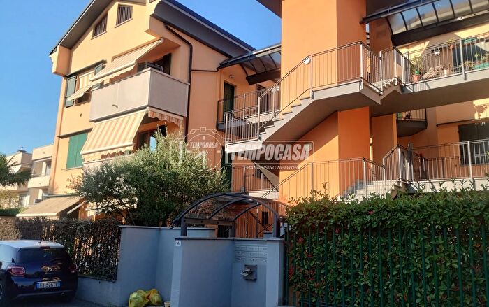 Appartamento trilocale in vendita in Via Giovanni Pascoli, Lentate Sul Seveso