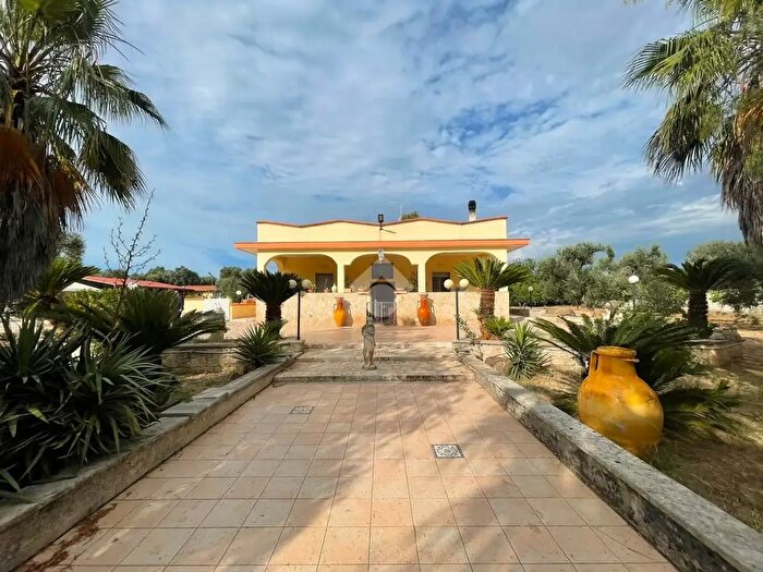 Casa con 5 locali in vendita in Via Paparazio, Grottaglie
