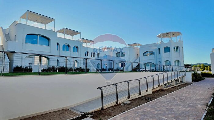 Appartamento trilocale in vendita in Via Loreto, Numana