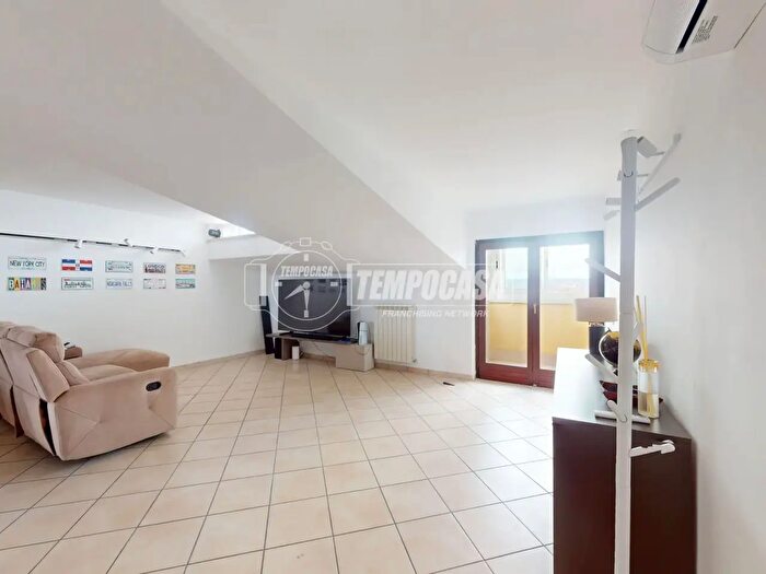 Appartamento quadrilocale in vendita in Via Enrico De Nicola, Aversa