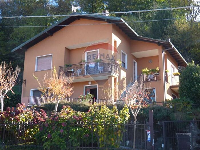Casa quadrilocale in vendita in Via dei Lori, Luino