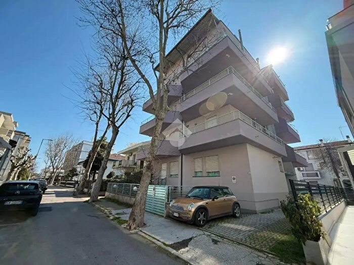 Appartamento trilocale in vendita in Viale Foscolo, Riccione