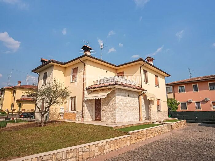 Casa quadrilocale in vendita in Via Andrea Palladio Vighizzolo, Montichiari