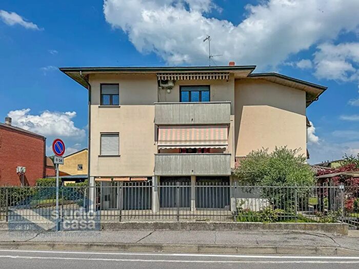 Appartamento trilocale in vendita in Via Amendola, Massalengo