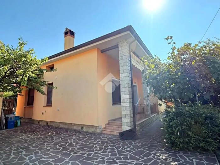 Casa quadrilocale in vendita in Via S Francesco, Chiuduno