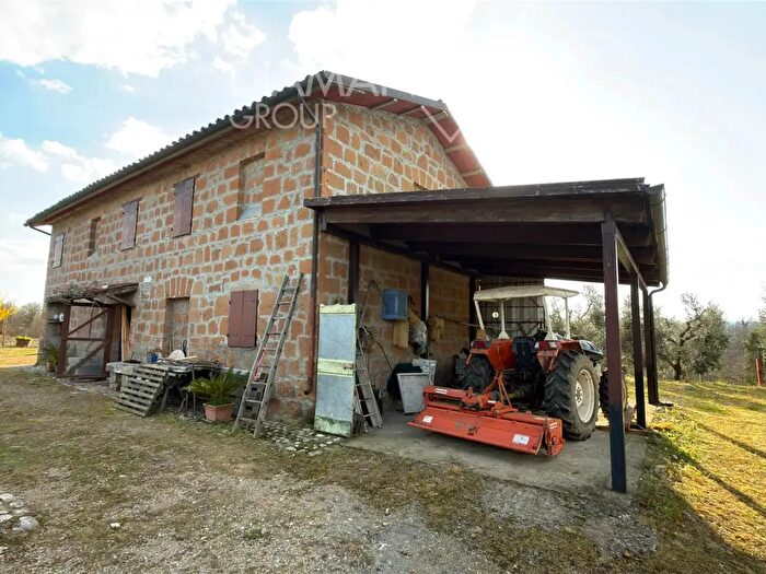 Casa con 5 locali in vendita in Acquapendente