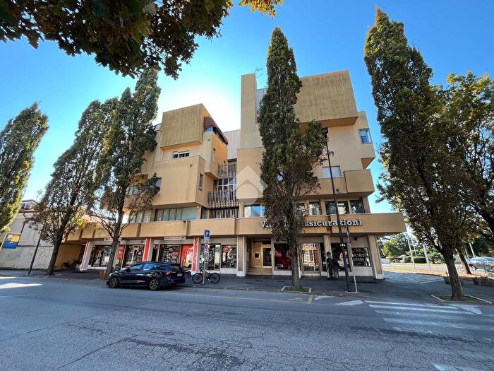 Appartamento trilocale in vendita in Corso del Popolo, Rovigo