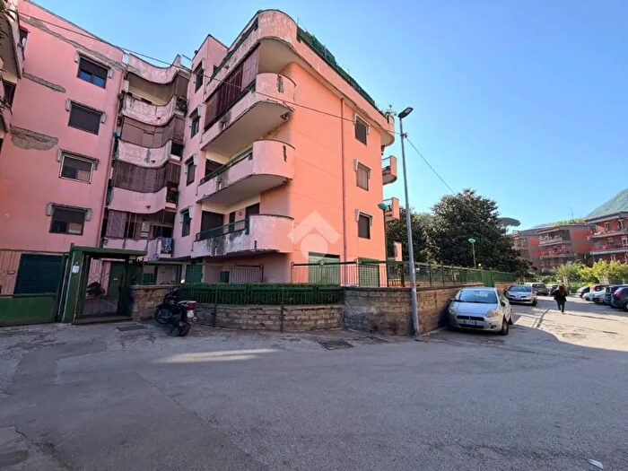 Appartamento con 5 locali in vendita in Via Gaetano Martucci, Castellammare Di Stabia