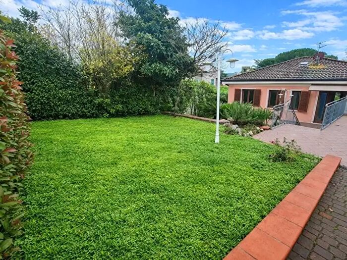 Casa con 7 locali in vendita in Montopoli In Val DArno