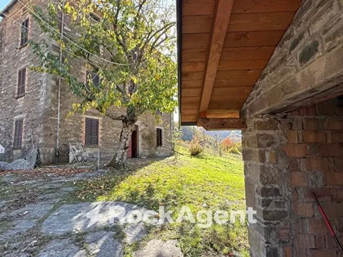 Casa con 6 locali in vendita in Bardi