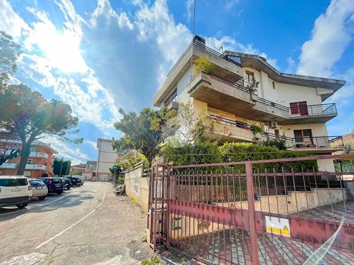 Appartamento quadrilocale in vendita in Via Guido Celli, Teramo