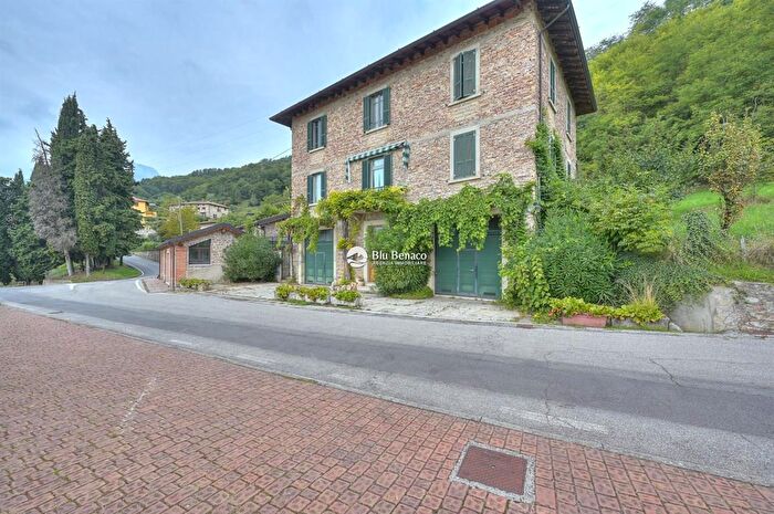 Casa con 7 locali in vendita in Via Liano, Gargnano