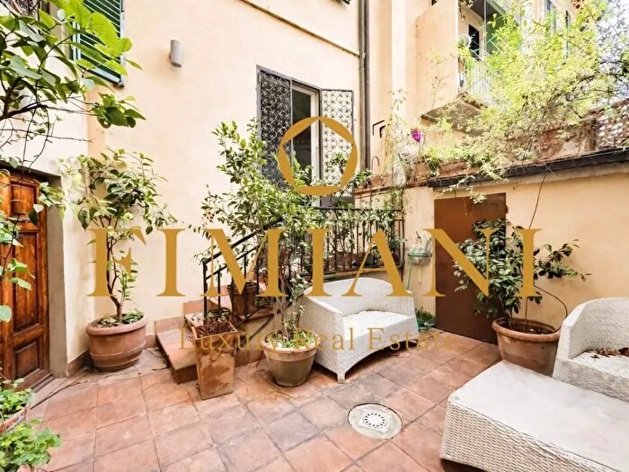 Appartamento con 8 locali in vendita in Via Giovanni Berchet, Firenze