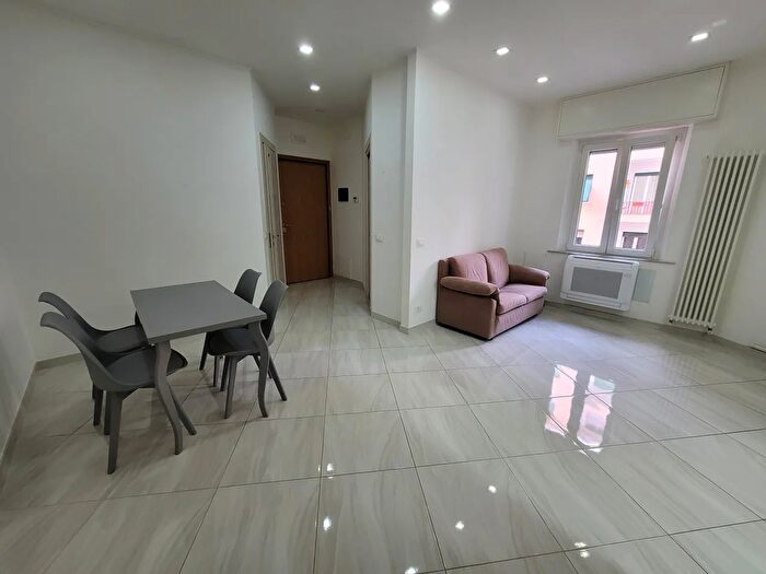 Appartamento trilocale in affitto in Via Istria, Savona