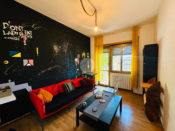 Appartamento trilocale in vendita in Via Alberto Mancini, Roma