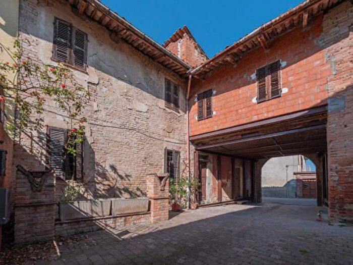 Casa con 6 locali in vendita in Via Novembre, Montiglio Monferrato